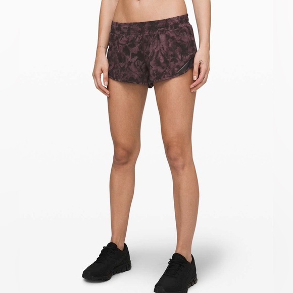 Lululemon Hotty Hot Short || *2.5" ,  sz : 4 - Picture 2 of 9
